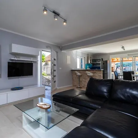 Apartment Luxury Marina View No 2
